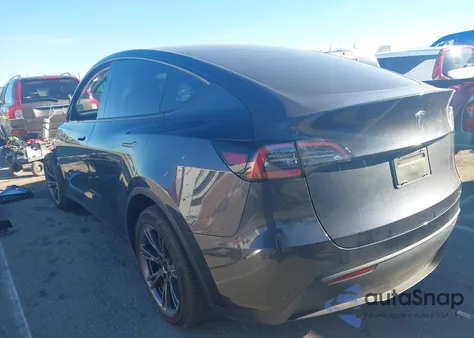2025 Tesla Model Y Long Range Dual Motor Rear-Wheel Drive from USA, damaged, VIN 7SAYGDED4SA357882